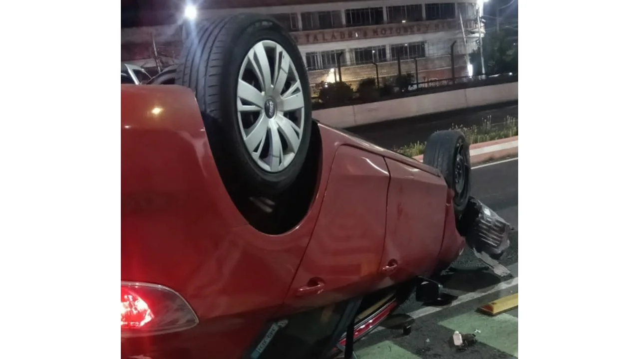 Volcaduras y choques movilizan a cuerpos de emergencia en CDMX