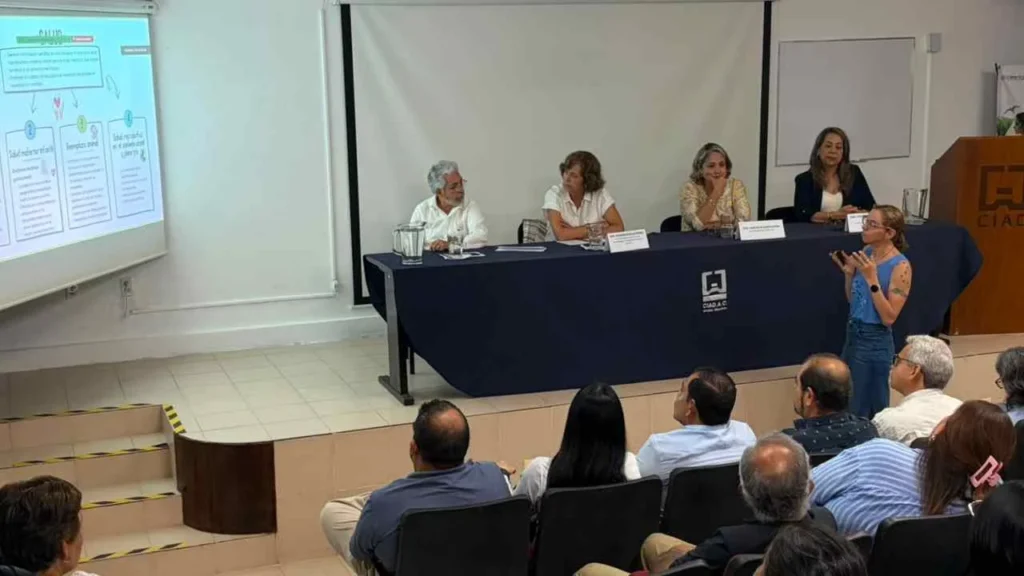 Rosaura Ruiz estuvo con la comunidad científica en el Centro de Investigación en Alimentación y Desarrollo (CIAD), sede Mazatlán.