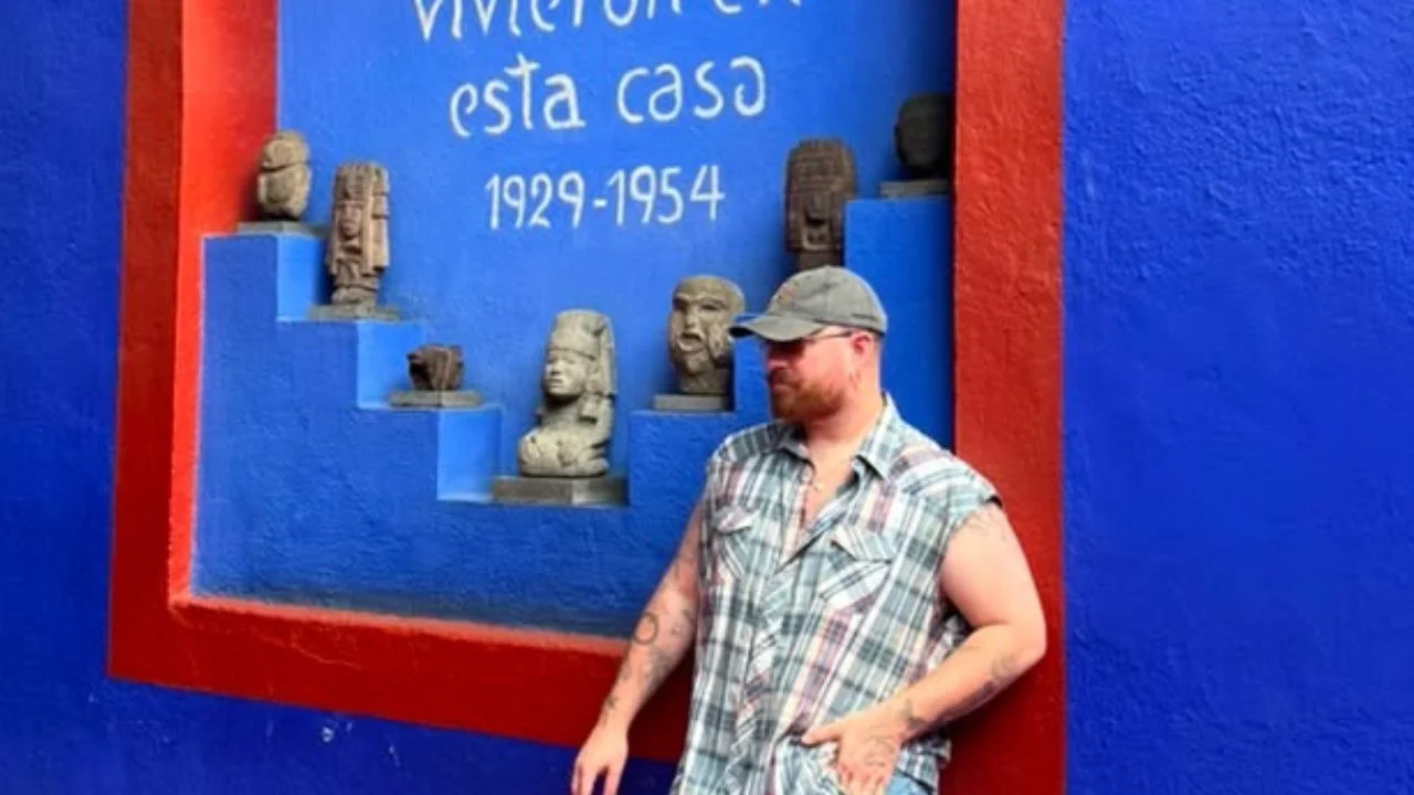Sam Smith visita la Casa Azul de Frida Kahlo en su paso por México
