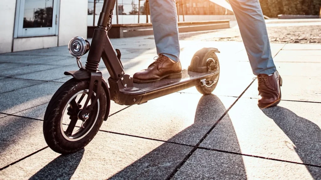 Si tienes un scooters o bici eléctrica debes tramitar las nuevas placas para evitar sanciones en la CDMX, aquí los detalles.