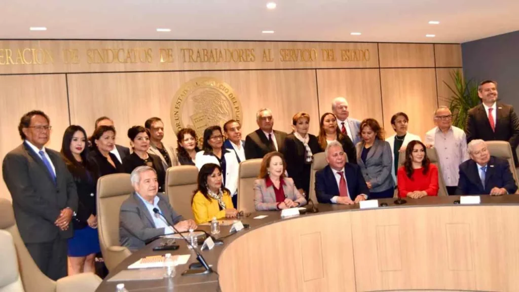 Reunión de la ministra con líderes sindicales de la Central FSTSE.