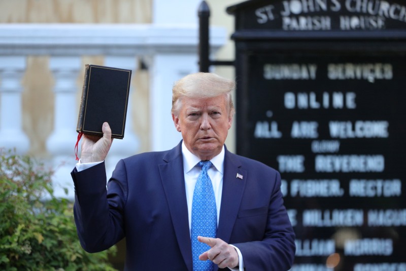 TRUMP IGLESIA