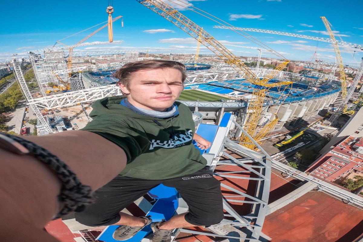Adam Lockwood, un escalador libre de 19 años logró una hazaña más cuando subió una grúa de más de 200 metros de altura