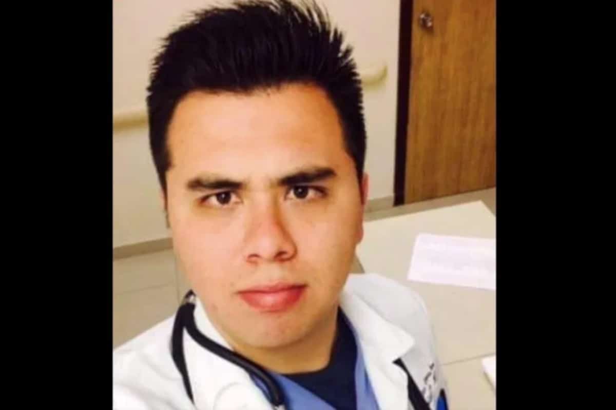La noticia la dio a comocer el secretario de Salud de Nuevo León, Manuel de la O, quien además fue maestro de Medicina de Riojas Bernal