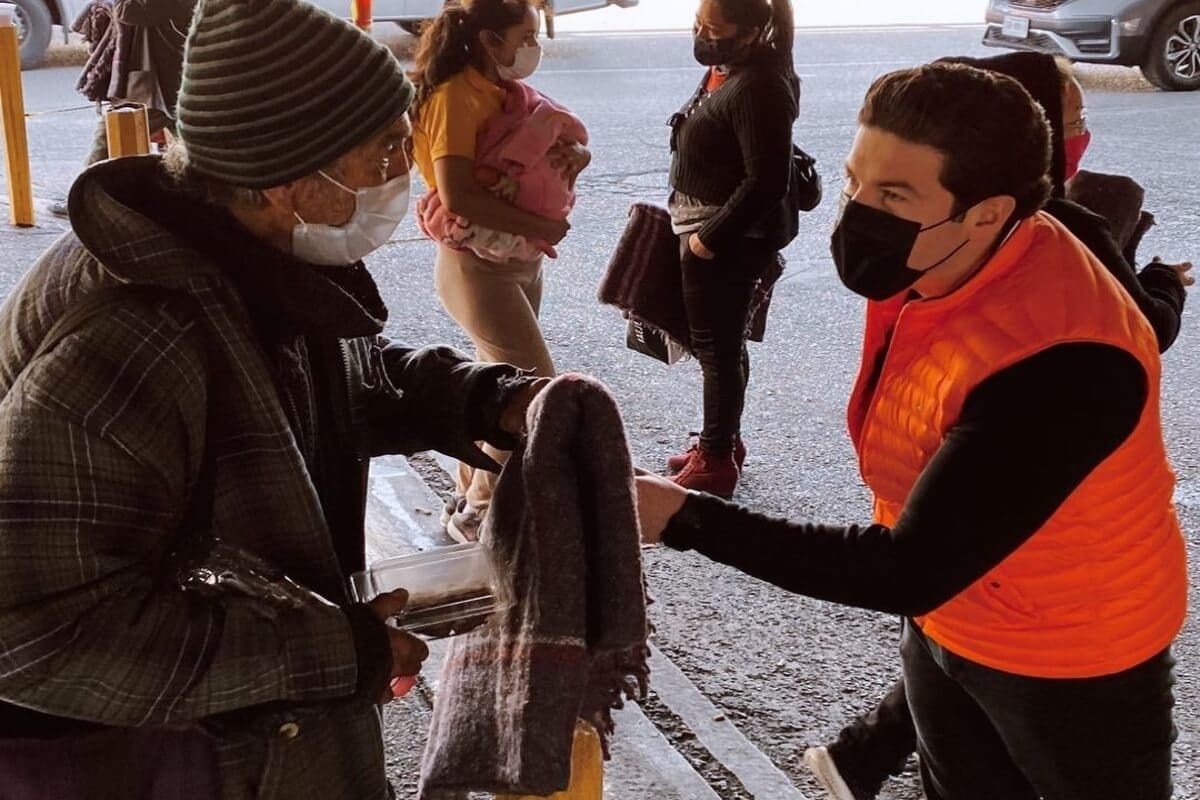 “Mi estimado, en Costco están baratas, esas que compraste se ven muy delgadas. Usa una y luego nos cuentas si cubre el frío”