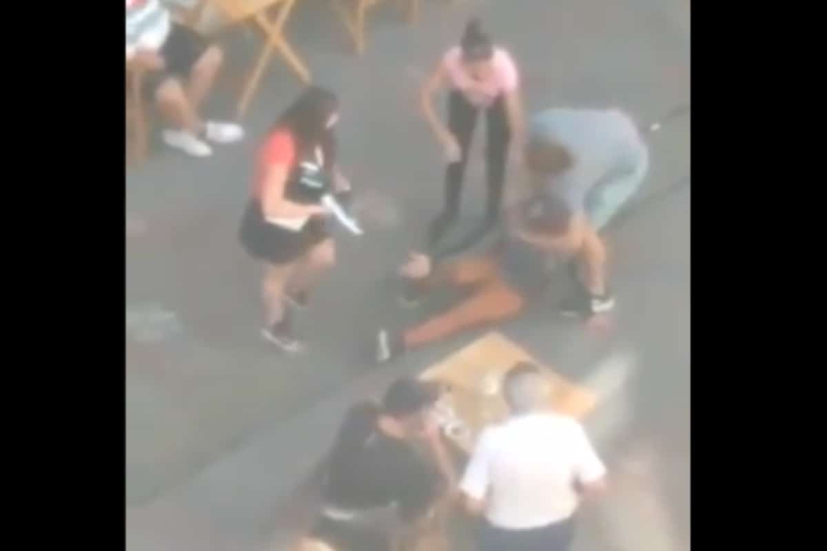 Por su parte, el deportista señaló que mientras le aplicaba la maniobra, los transeúntes le pedían que lo golpeara para reprenderlo, pero él se negó siquiera a lastimarlo