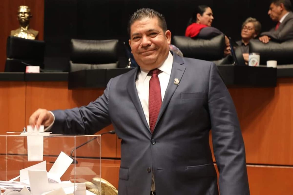 Informó que el senador por Morelos, ya tenía cuatro semanas muy delicado, en estado crítico. Con el morelense, suman dos senadores de Morena que han fallecido a causa del Covid-19; en octubre de 2020, murió el senador Joel Molina