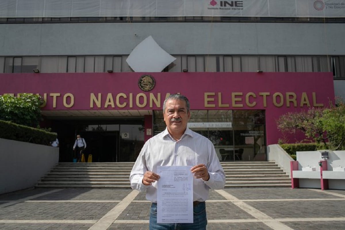 Morón Orozco presentó su querella "como ciudadano que defiende la democracia".