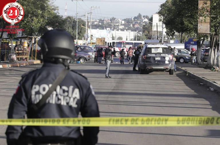 El hombre fue captado mientras manipulaba la cabeza en las inmediaciones de la Central de Abasto de Puebla.