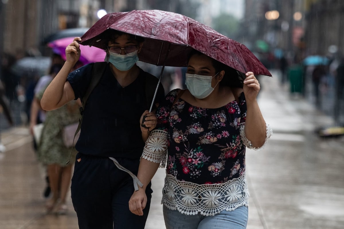La noche de este viernes, Iztapalapa y Coyoacán se mantienen como las alcaldías con mayor presencia de lluvias.