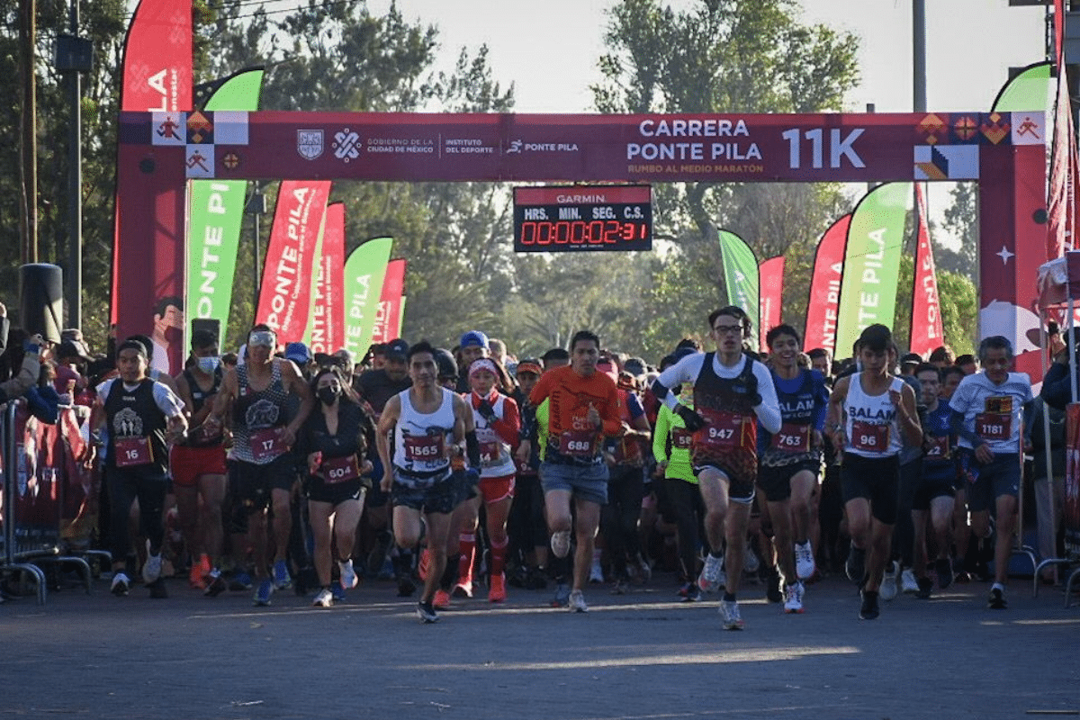 Dos mil corredores compiten por una cortesía para el medio maratón de la CDMX
