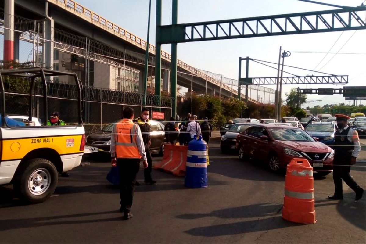 Manifestantes bloquean acceso a la Terminal 1 del AICM 