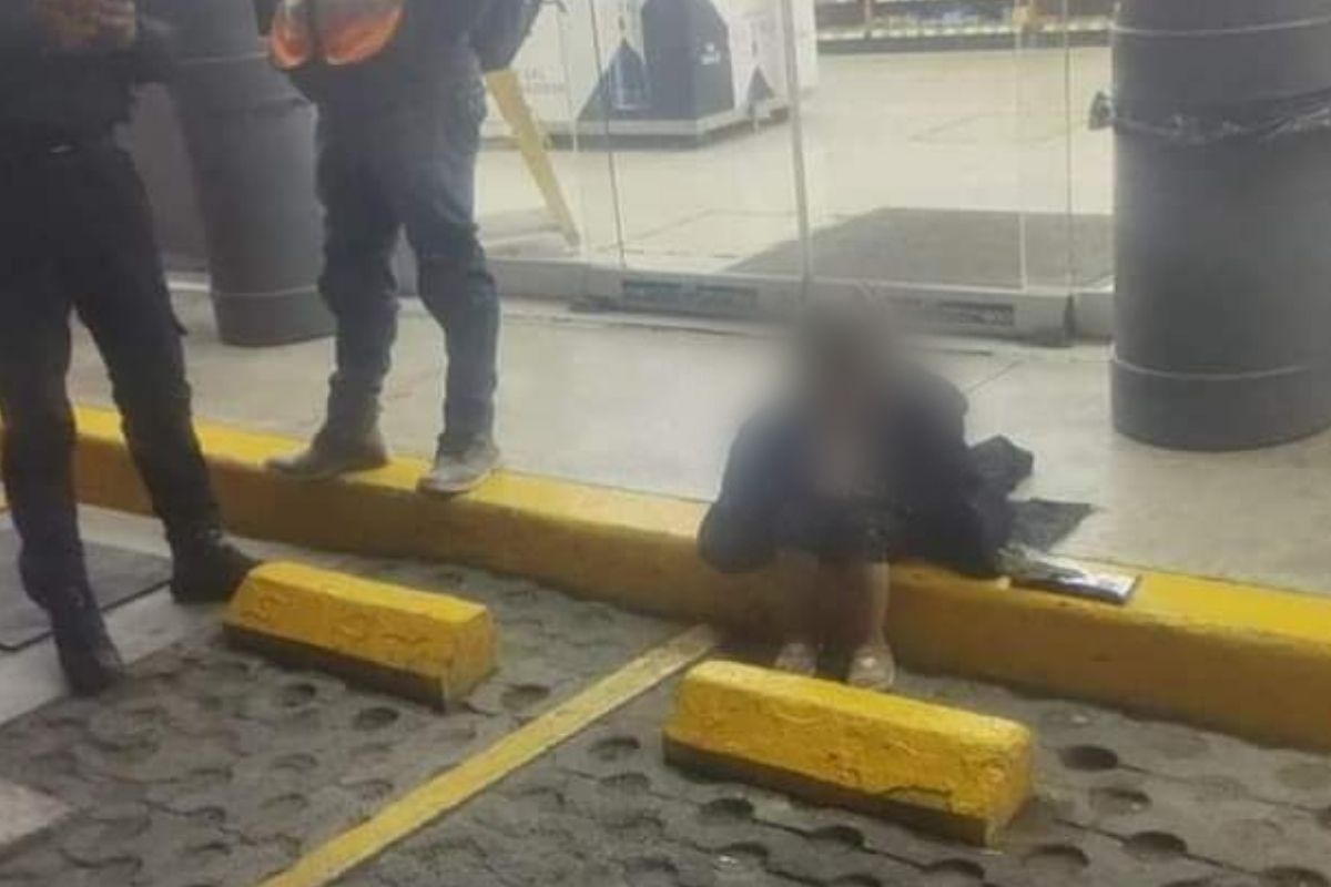 Foto: Redes sociales|Abandonan a una pequeña de 3 años en una gasolinera