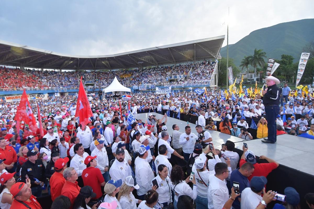 Truko el próximo gobernador ...gobernador, gobernador, exclamaron los presentes
