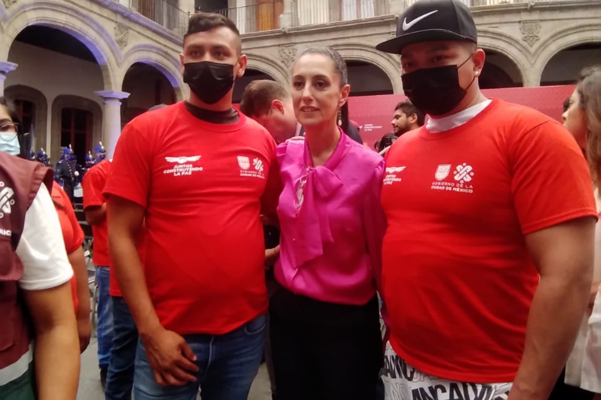 Sheinbaum reconoce a jóvenes que se alejan de la violencia