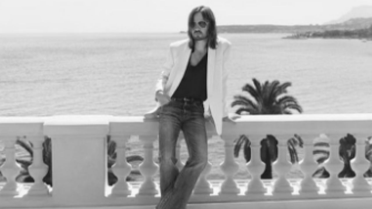 Kevin Parker de Tame Impala, se fracturó la cadera tras correr un medio maratón pero pese a ello continuara los shows programados