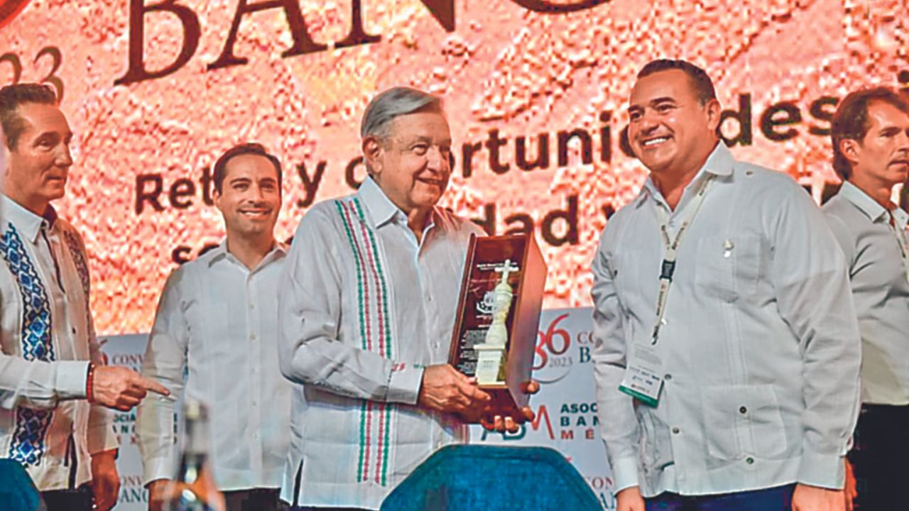Ante banqueros del país, el presidente Andrés Manuel López Obrador resaltó la estabilidad económica de México