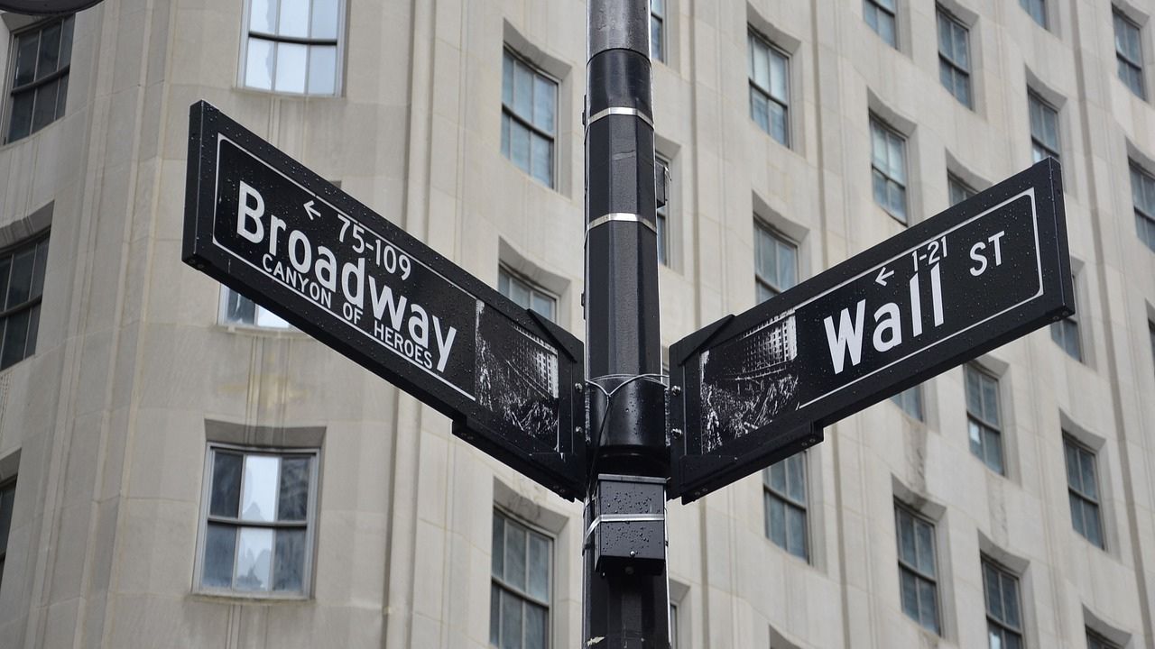 Wall Street cayó con fuerza tirando 1.63%