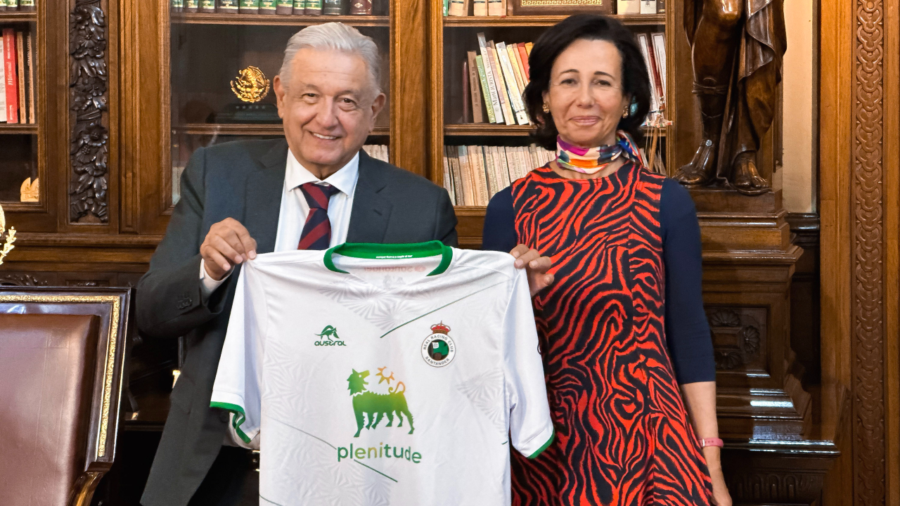 Foto: @lopezobrador_ | Se reúne AMLO con presidenta de Banco Santander.