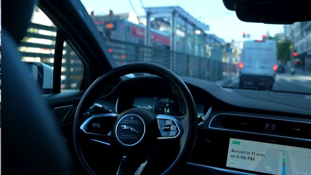 Los vehículos en San Francisco son operados por Waymo y Cruise, propiedad de General Motors
