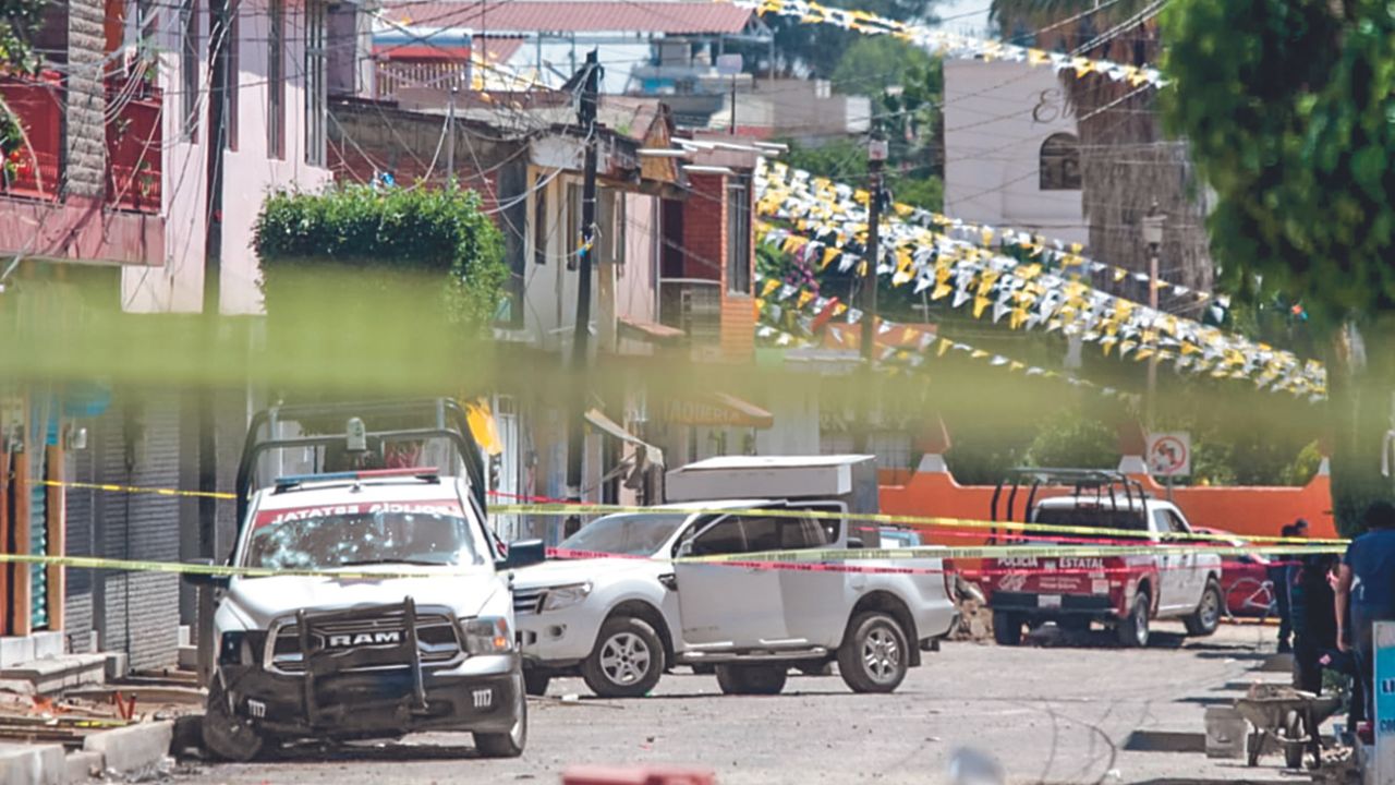 Detuvieron a ocho personas tras un enfrentamiento con policías, los delincuentes portaban chalecos con siglas del CJNG