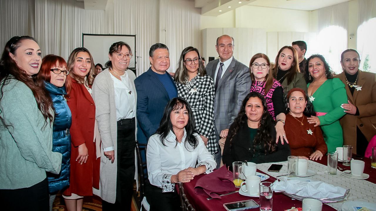 Reconoce gobernador de Hidalgo, labor de educadoras