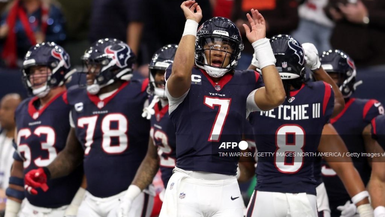 Los Texanos de Houston barrieron 45-14 a los Cleveland Browns, en una de las rondas divisionales de los playoffs de la NFL