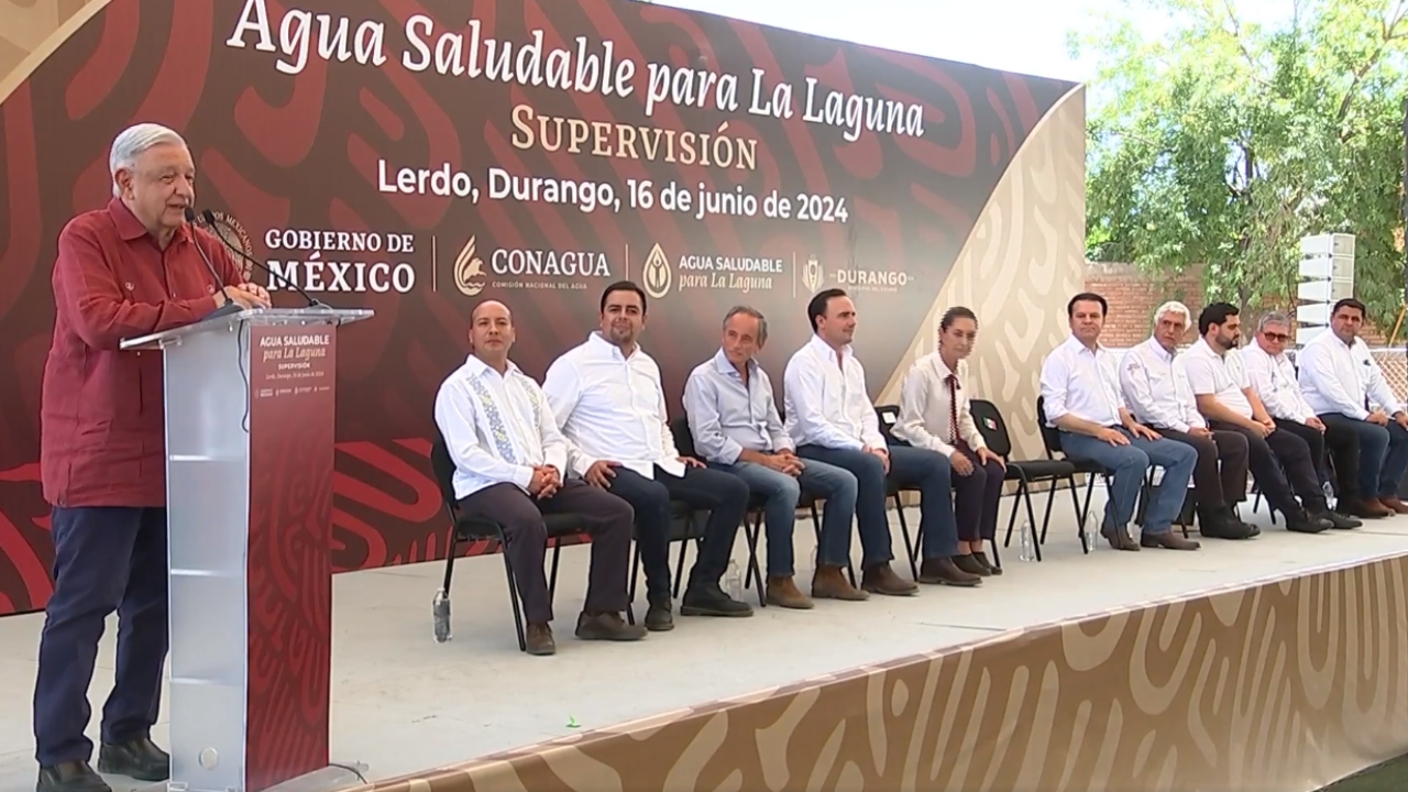 Foto: X@lopezobrador_/ AMLO en la Supervisión de Agua Saludable para la Laguna