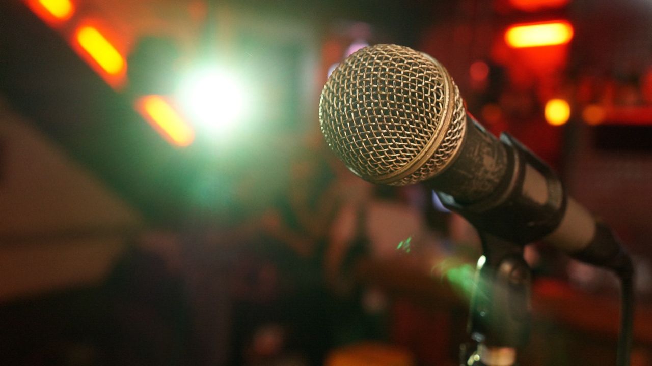 Open MIXX es un divertido y emocionante concurso de comedia que contará con la participación de 10 estrellas