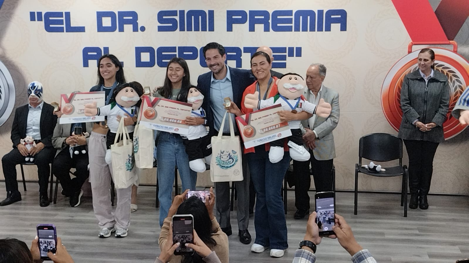 Foto: Jorge X López/ Alejandra Valencia, Ana Paula Vázquez y Ángela Ruiz