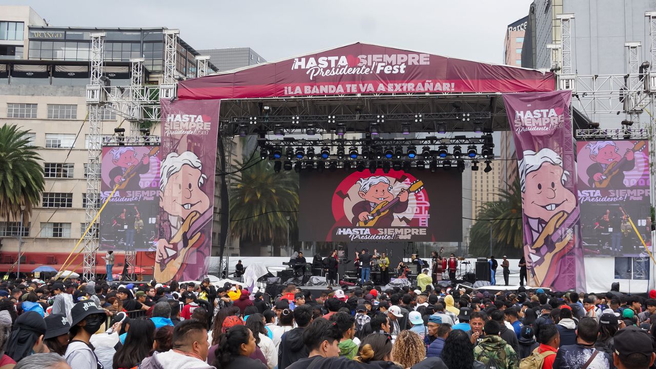 Júbilo. Desde el mediodía, los capitalinos acudieron a Revolución para disfrutar de los conciertos.