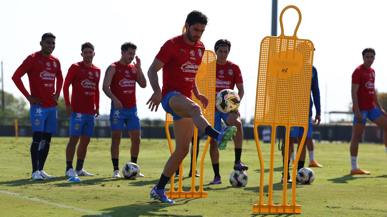 Ante la salida de Fernando Gago rumbo a Argentina, en Guadalajara aún no tienen al entrenador que comandará al equipo varonil para lo que resta del campeonato