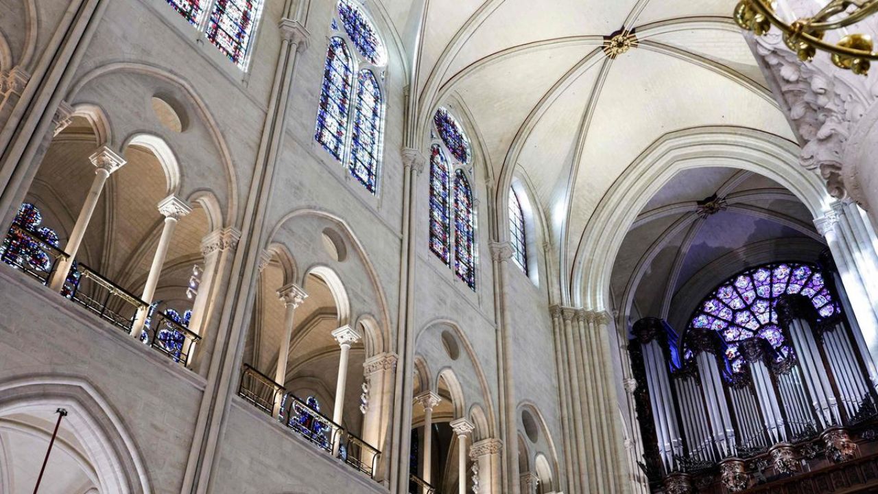 nuevos vitrales sustituirán a finales de 2026 seis de las siete ventanas del pasillo sur de Notre Dame