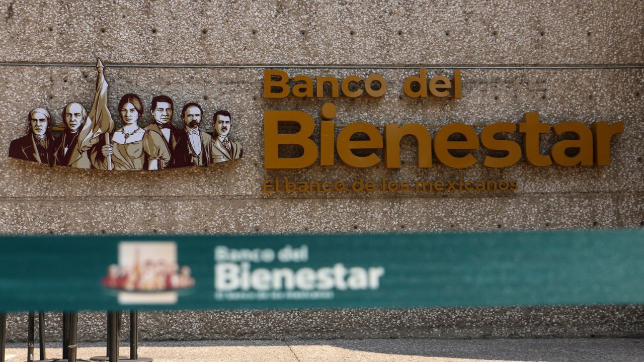 Fachada de un Banco del Bienestar donde se les deposita la Pensión Bienestar a los afiliados al programa. 