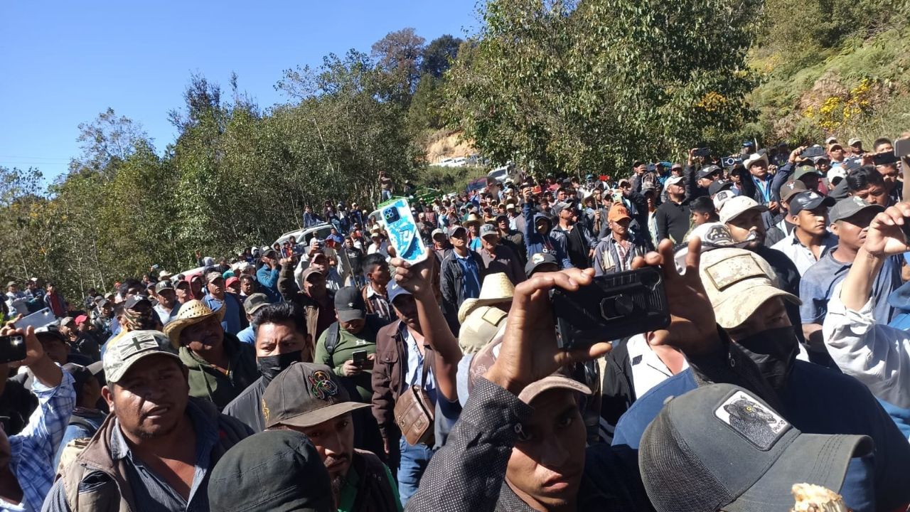 Indígenas toman cuartel; piden la salida del Ejército