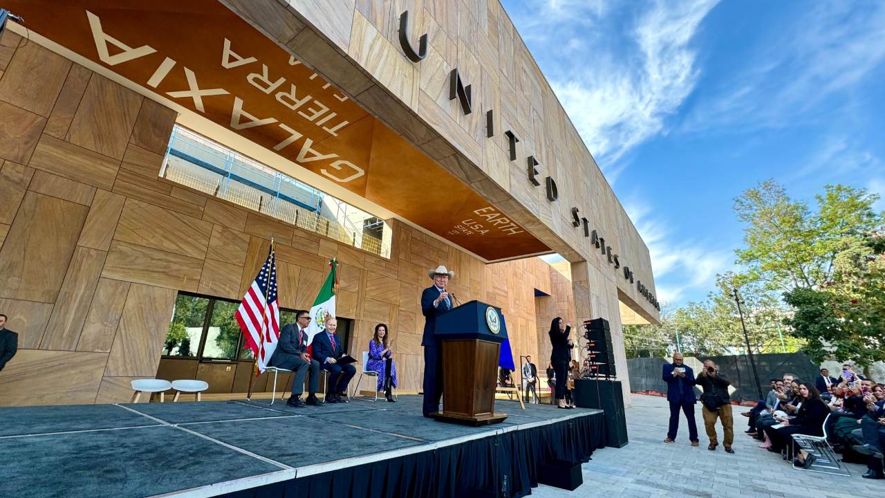 Este martes, inauguró el nuevo recinto de la legación estadounidense ubicado al poniente de la Ciudad de México.