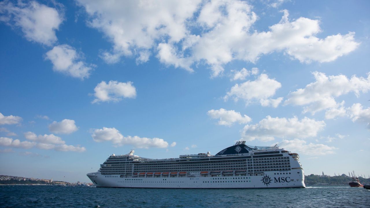 Crucero turístico con extranjeros para quienes aumentarán los impuestos en la ley de ingresos y derechos.