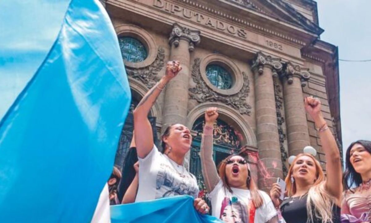 Mujeres trans y colectivos celebraron en las calles. Congreso CDMX les reconocerá con medalla.