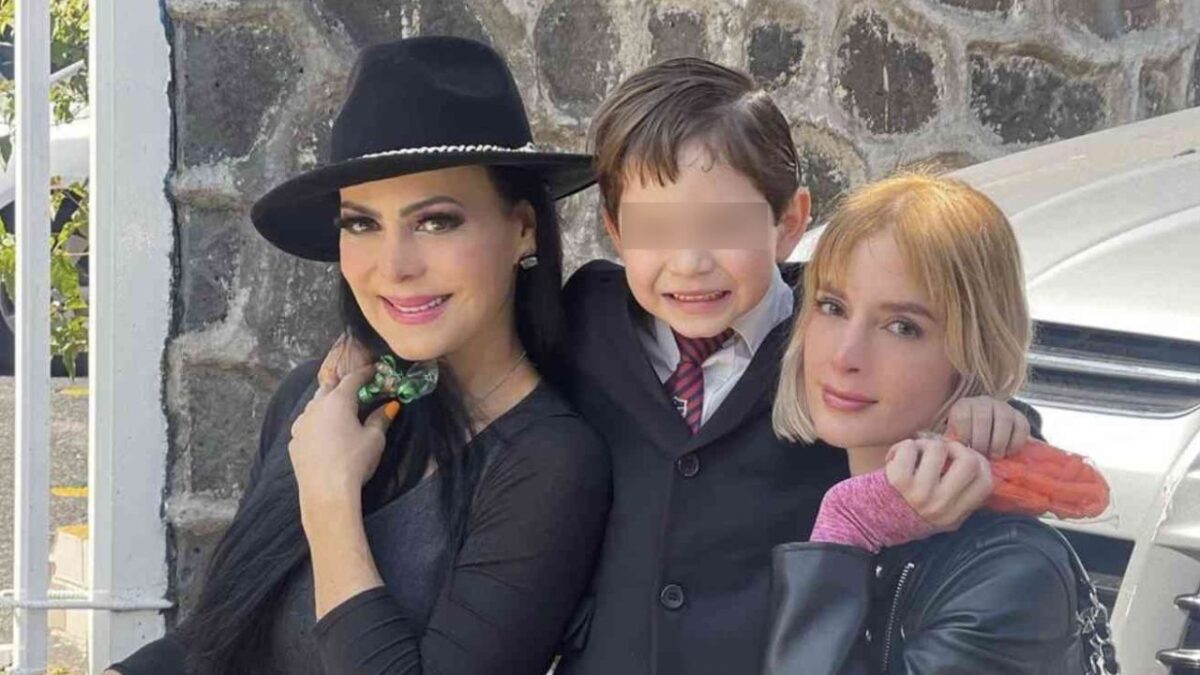 Fotografía de Maribel Guardia, José Julián e Imelda Tuñón.