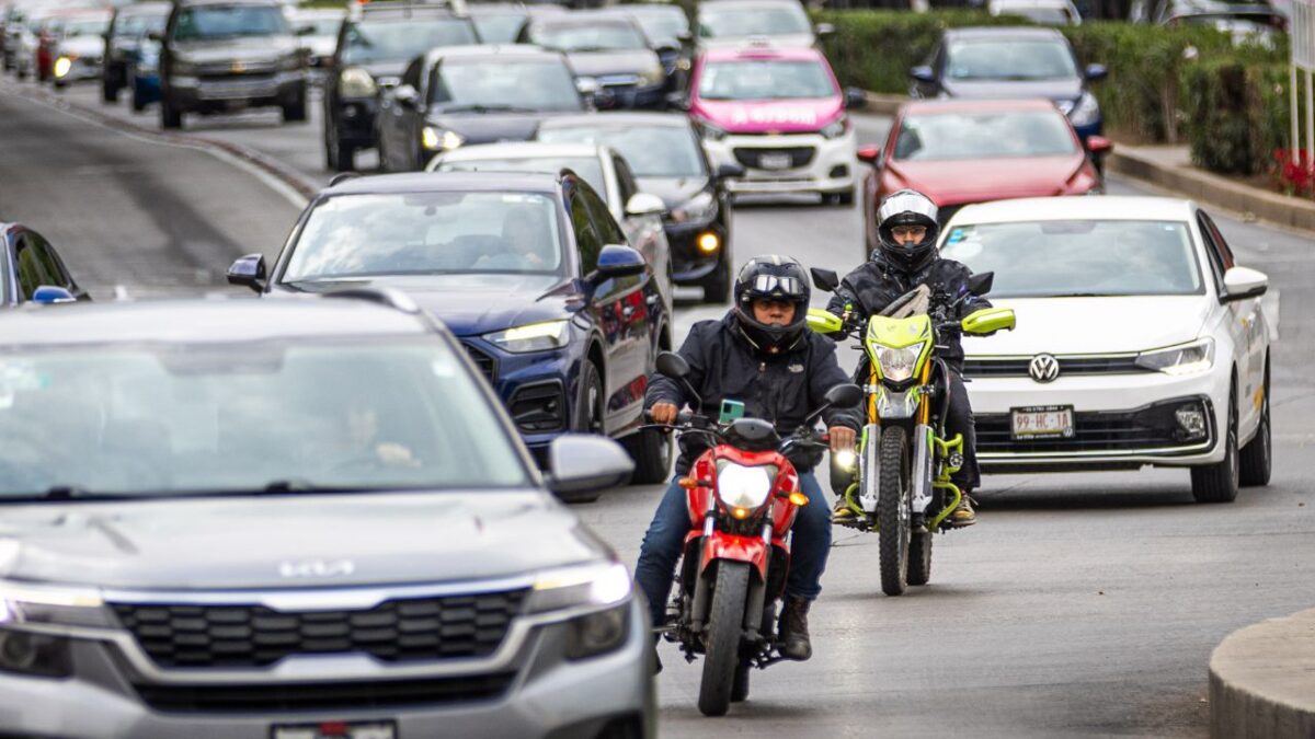 Un motociclista perdió la vida y otro más resultó herido