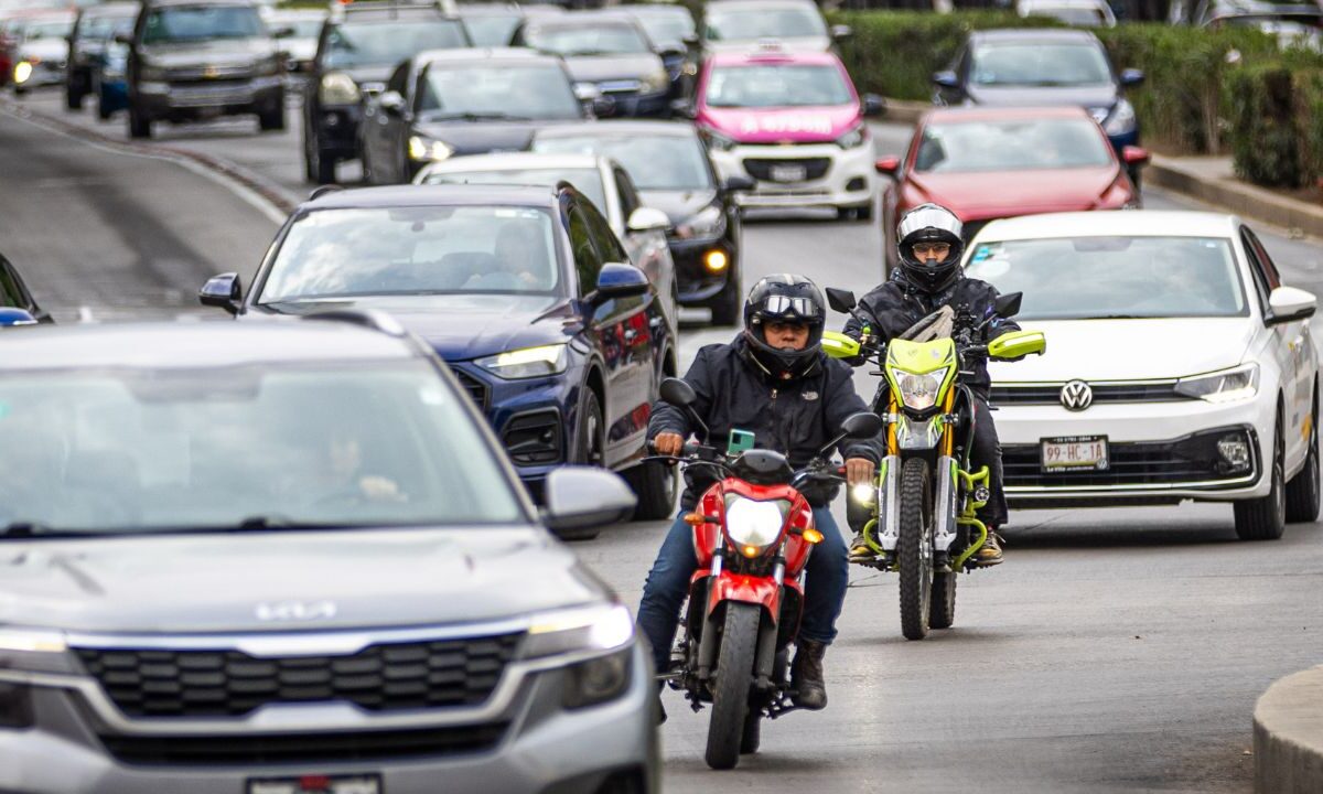Un motociclista perdió la vida y otro más resultó herido