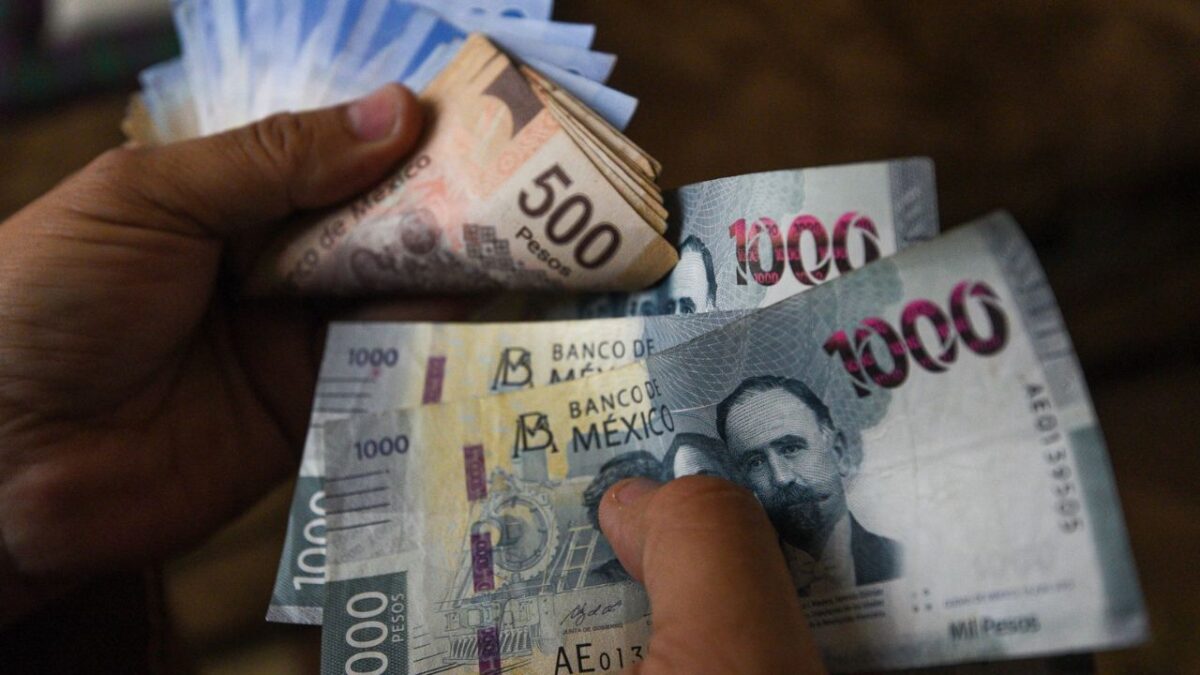 La depreciación del peso se debió principalmente a que Donald Trump anunció aranceles del 25%