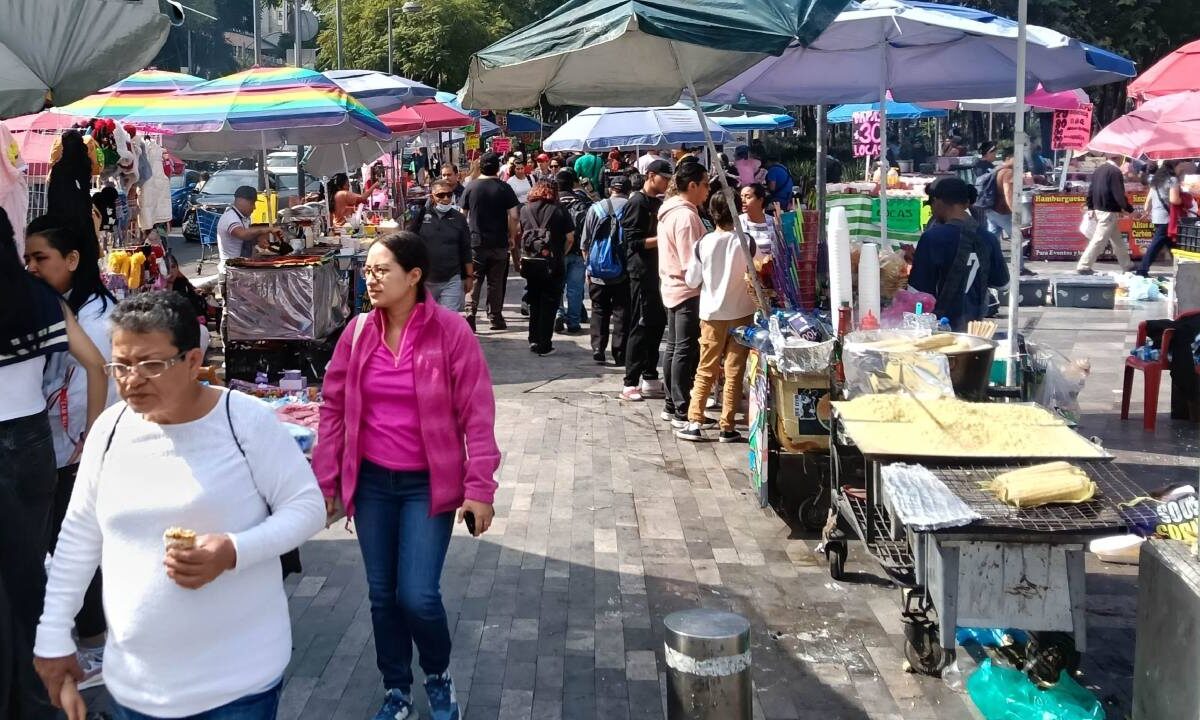 El Gobierno CDMX dijo que no se puede permitir que en determinadas calles de la ciudad se desborde el comercio.