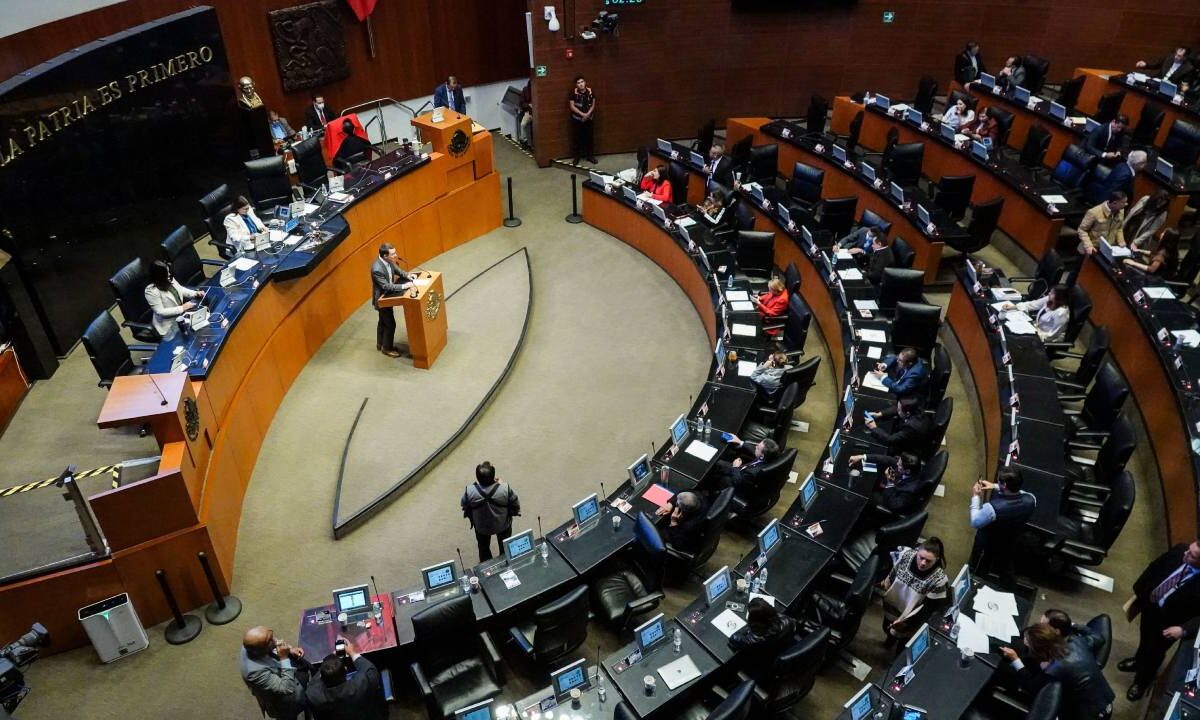La industria automotriz criticó en el Senado el recorte presupuestal a la Unidad de Inteligencia Financiera (UIF).