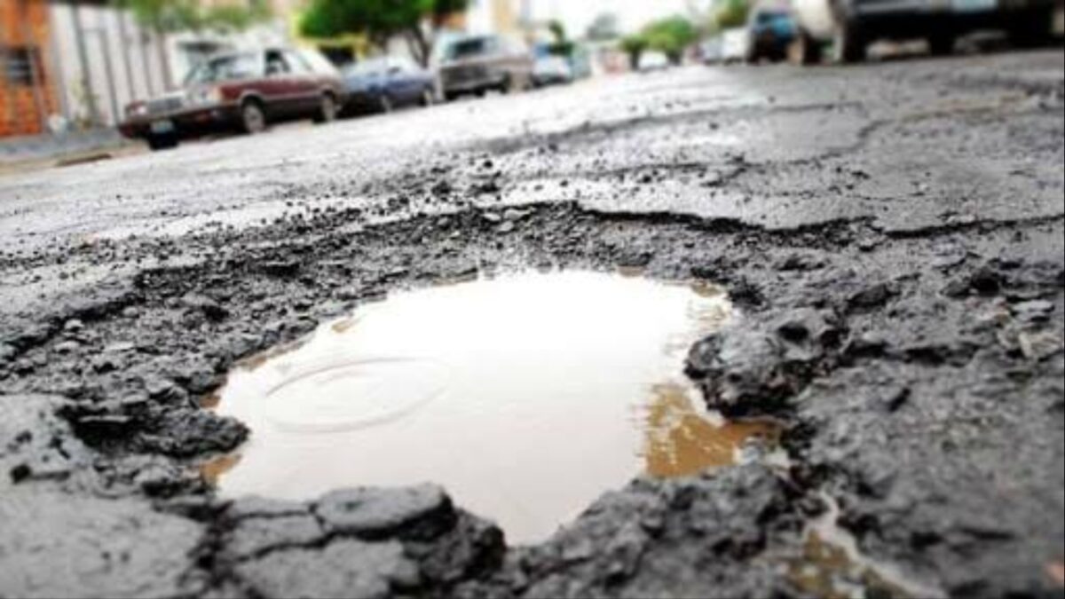 Jesús Sesma propuso usar pavimento permeable en CDMX para aprovechar lluvias