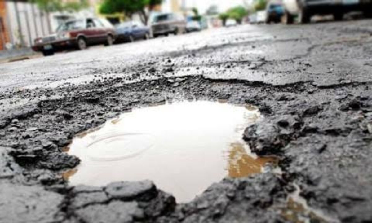 Jesús Sesma propuso usar pavimento permeable en CDMX para aprovechar lluvias
