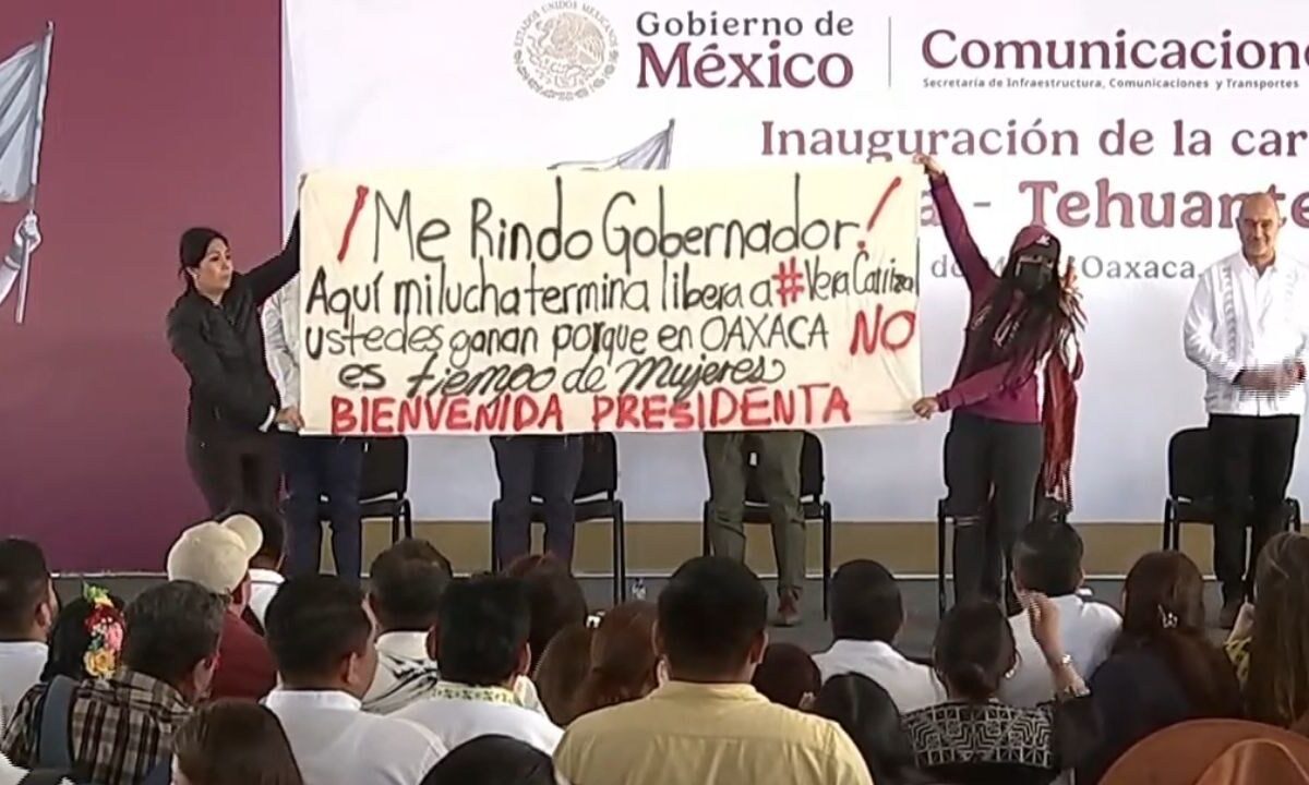 La saxofonista María Elena Ríos protestó ante la presidenta Claudia Sheinbaum y dijo que se rendía.