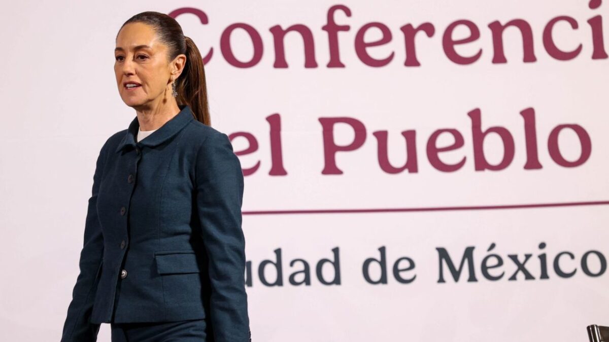 La presidenta Sheinbaum se reunió la tarde de este lunes con su Gabinete para revisar temas de migración en Palacio Nacional.