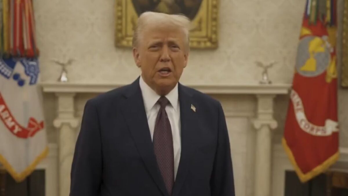 Donald Trump reflexionó públicamente sobre un eventual tercer mandato presidencial.