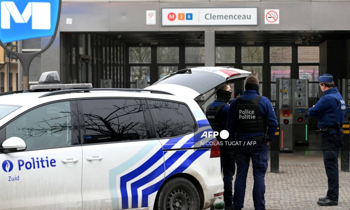 Policía busca a los dos implicados en el tiroteo del metro de Bruselas